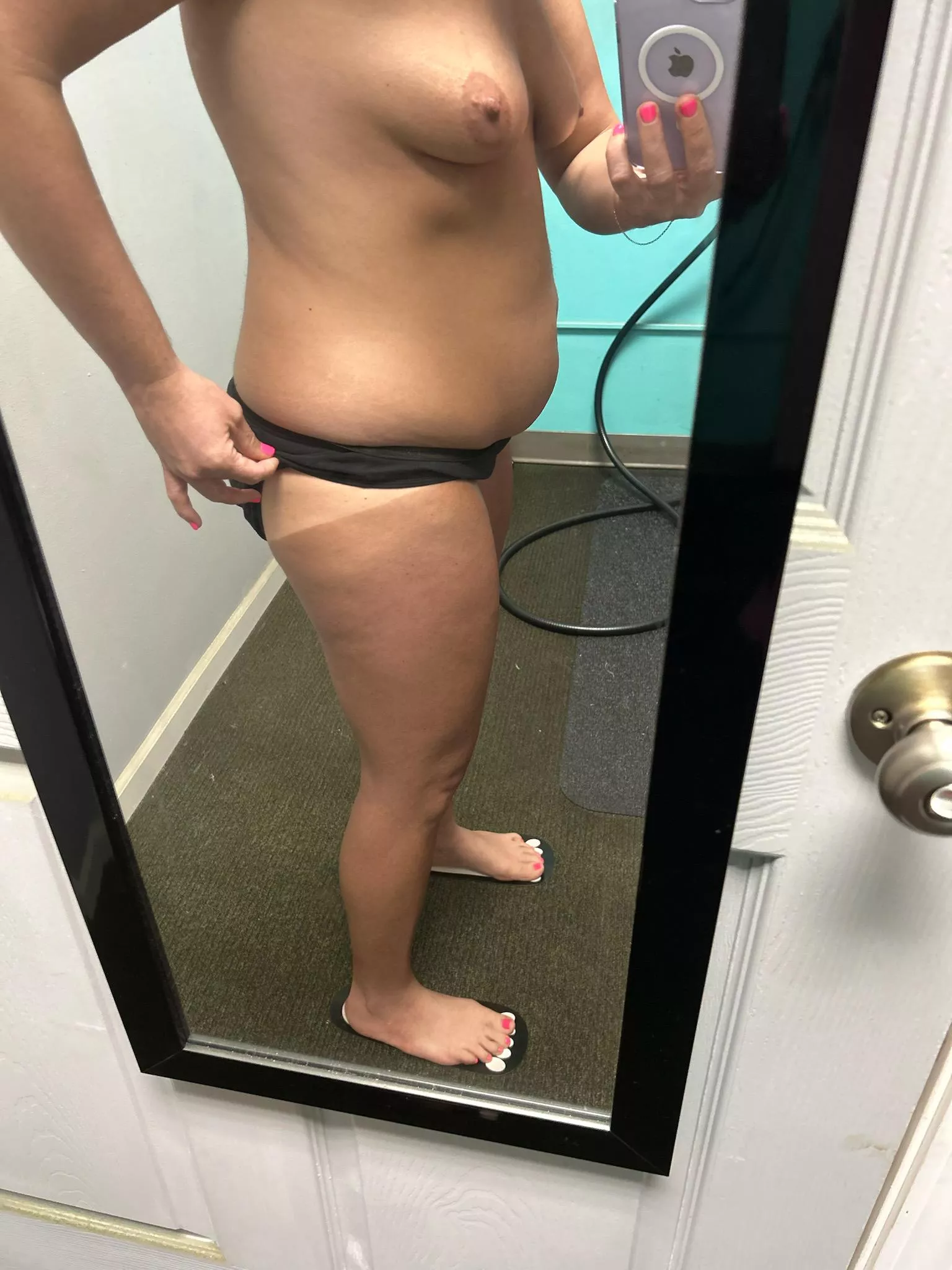 Who's a fan of a girl with a spray tan?