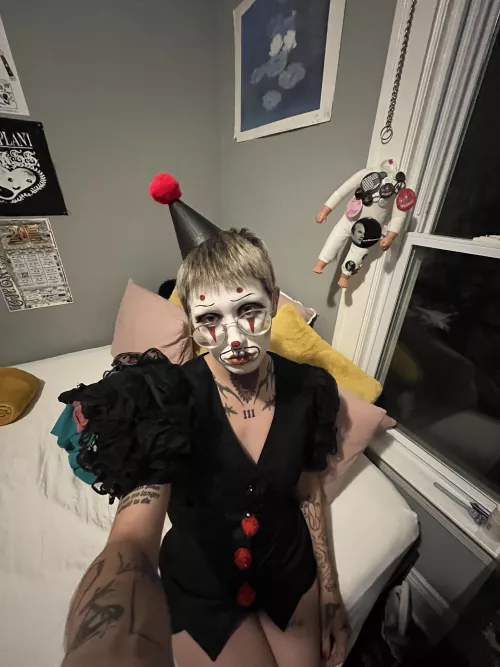whose gonna fuck this naughty clown