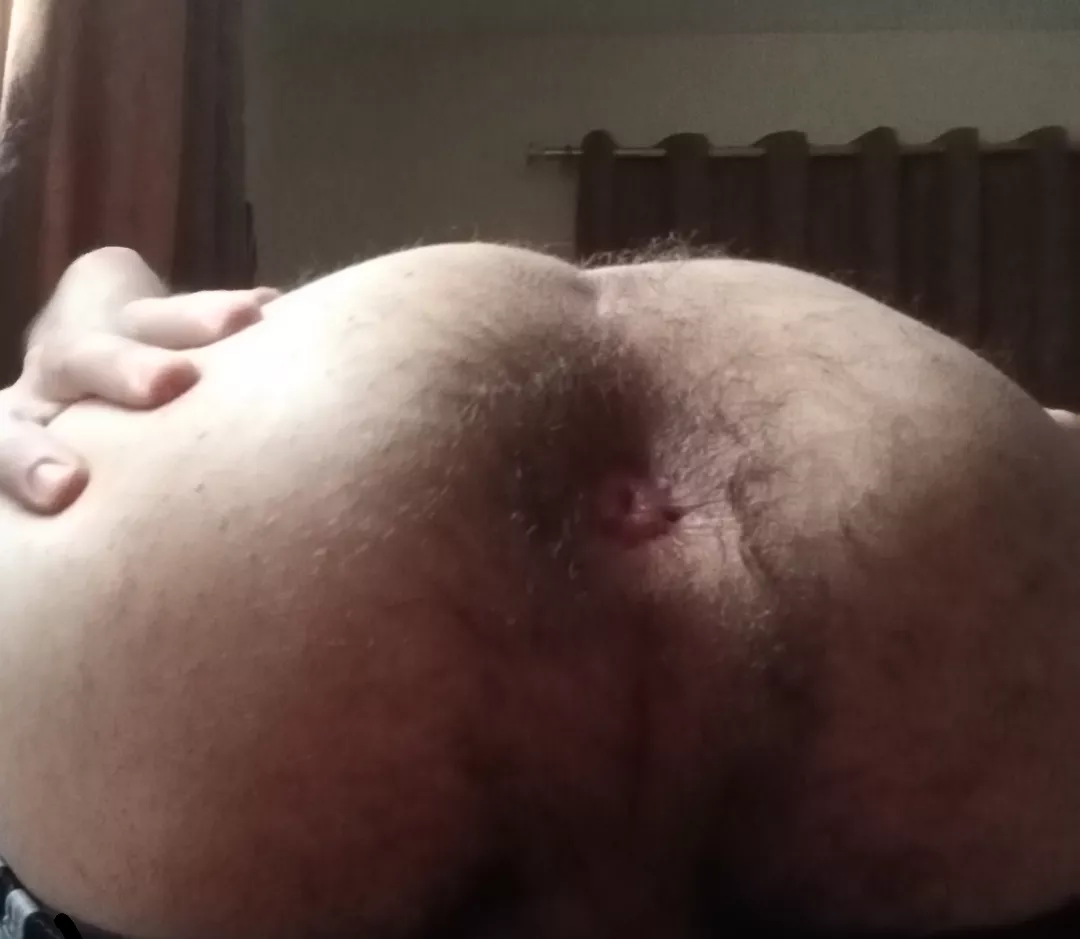 would you fuck this smelly hole? 