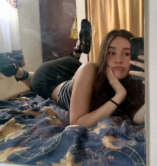 Would you like to see me without my skirt? Follow me to see me without him 😋🙂🔞🍑💙