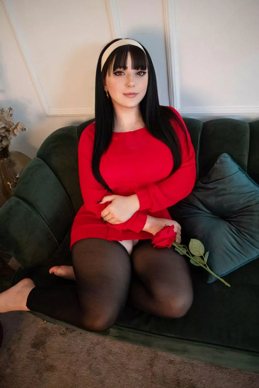 Yor Forger by (Kuroitsune) 