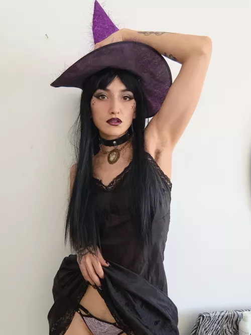 Your hairy witch for the spooky season 