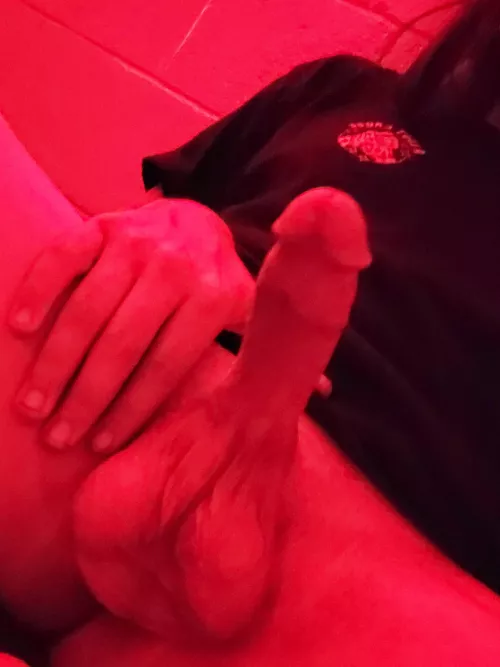 19 m4m. Looking to give head. Cannot host