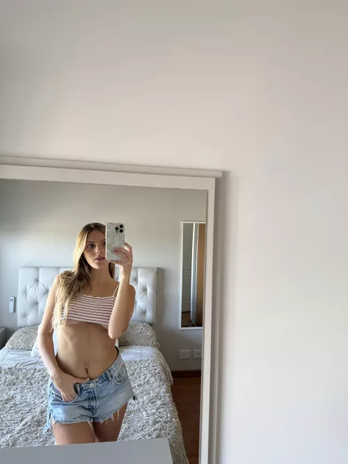 19F looking for an older daddy to fill me up with cum. I’m on birth control and can travel for the right guy.