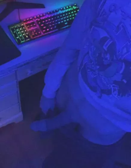 20 m looking mutually jerk to feet to trade phone numbers text about feet and all things feet