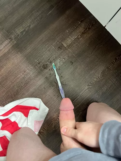 [20] Roomates toothbrush 💦🪥
