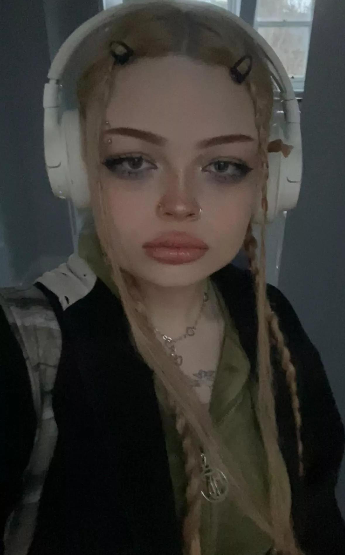 21year old British brat - get on the floor like a fucking dog and beg for my attention. 🇬🇧🇬🇧❤️