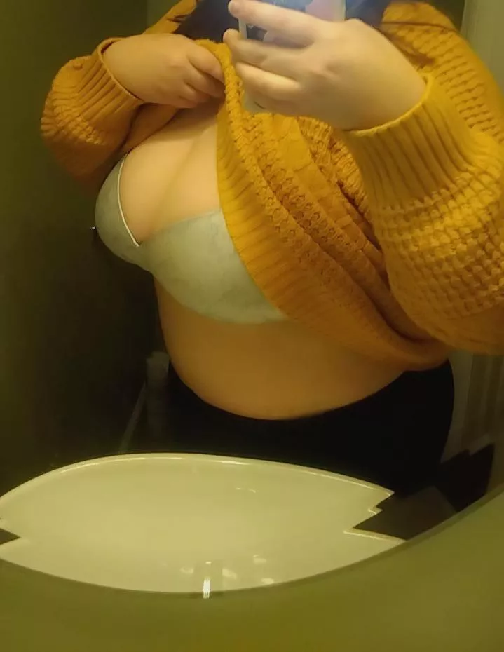 24 [F4M] #pittsburgh - Mommy kink anyone? 