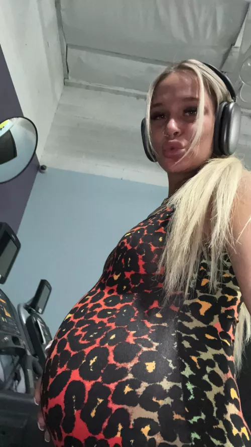 31 weeks pregnant at the gym 