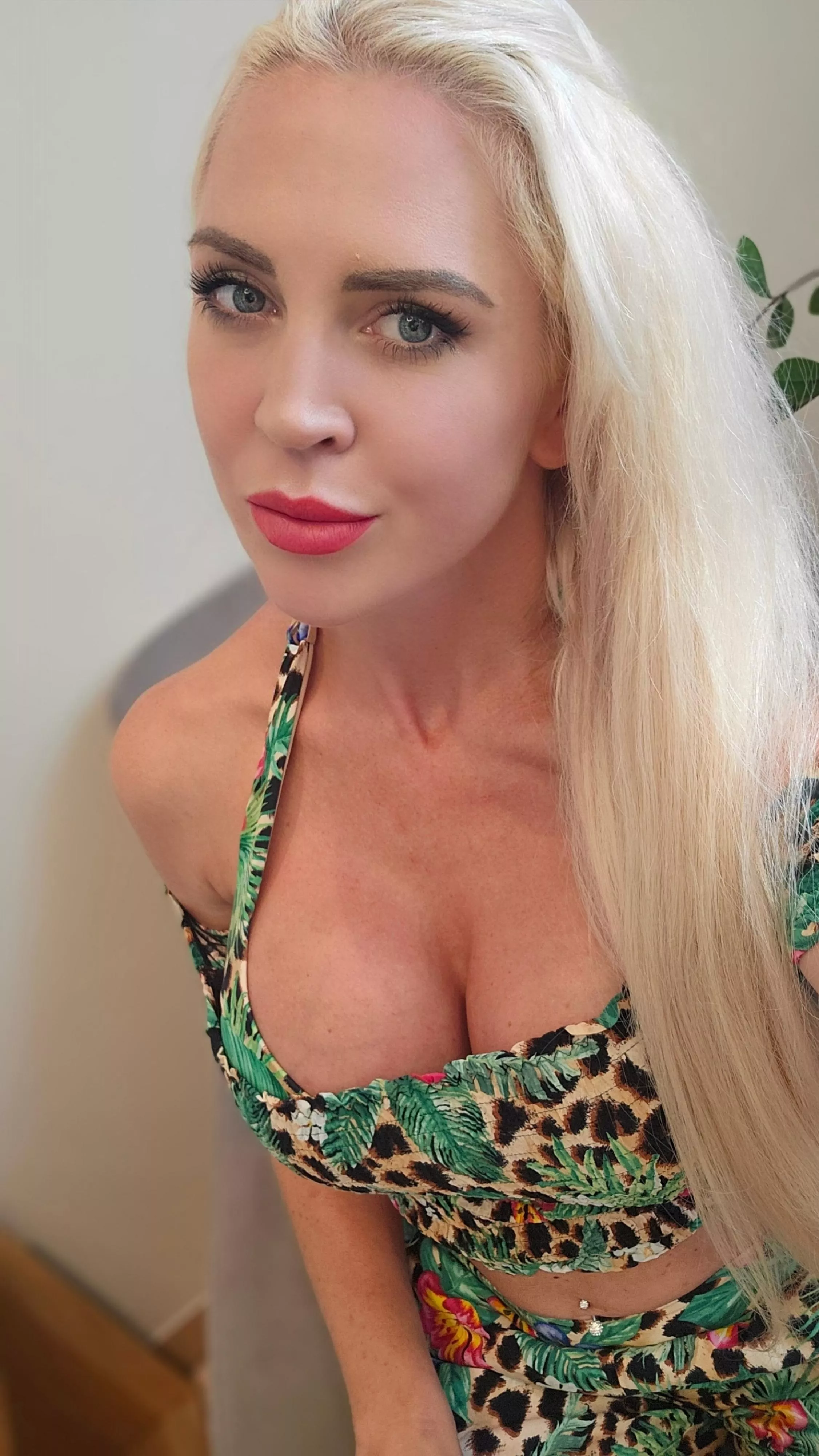 60 years and hotter than ever… Think you can handle this MILF.