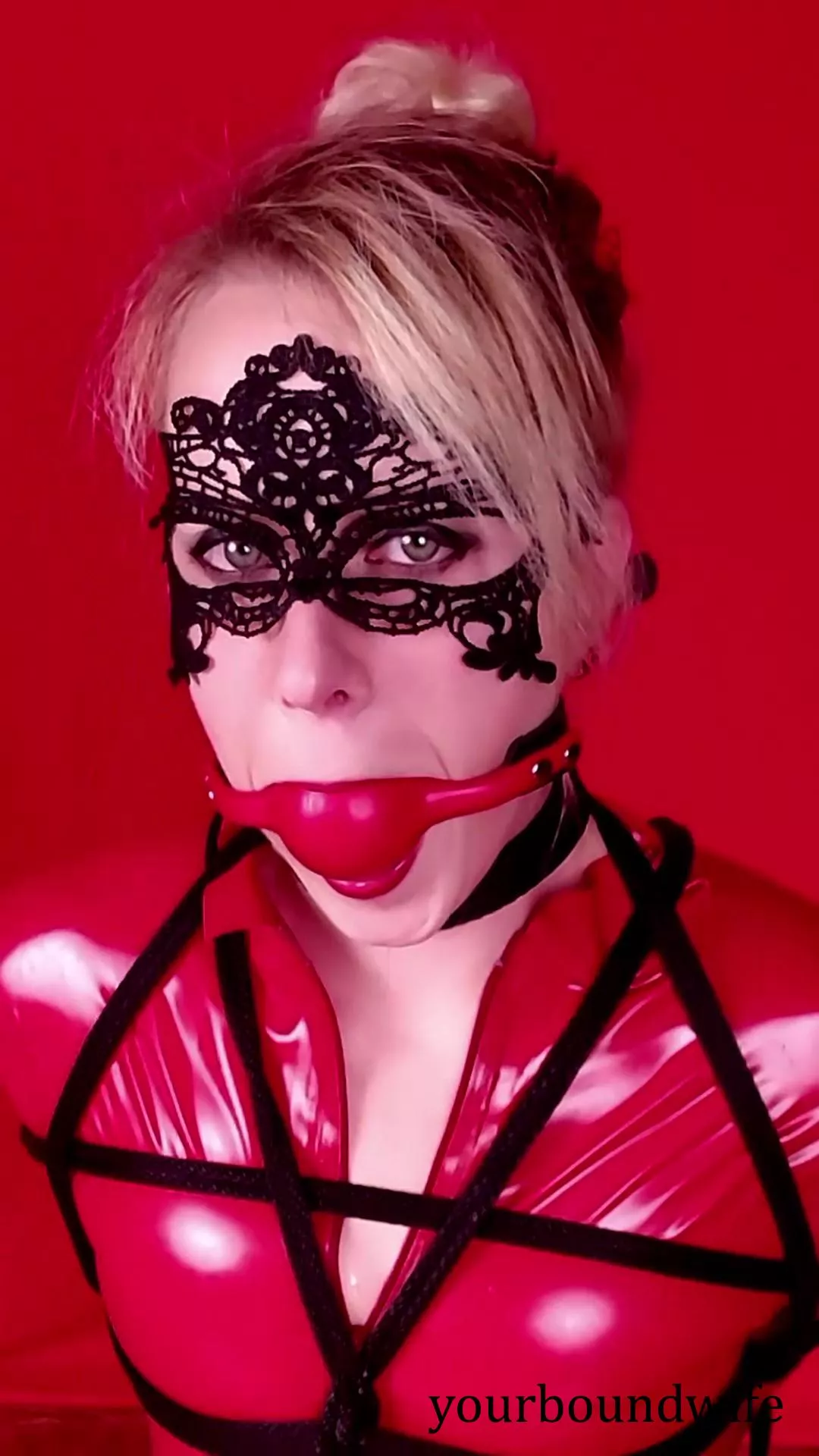 A nice extra large matching gag. 