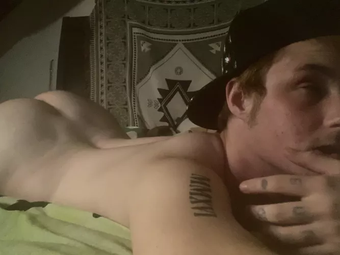 any couples hosting? I could use some pussy and cock🤭