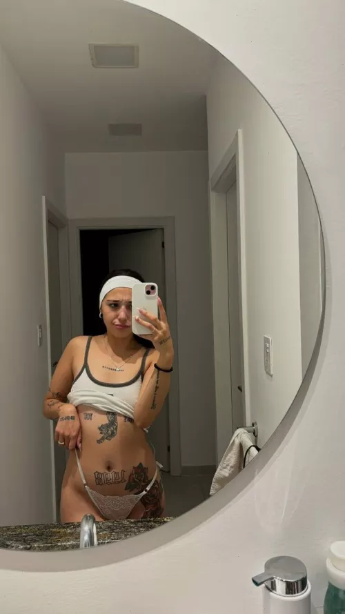 Anyone online? Im really horny :(