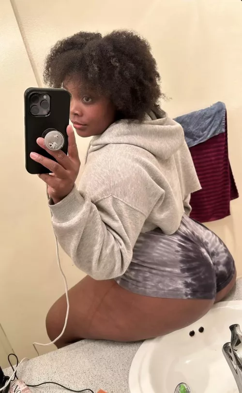 Booty Selfie 