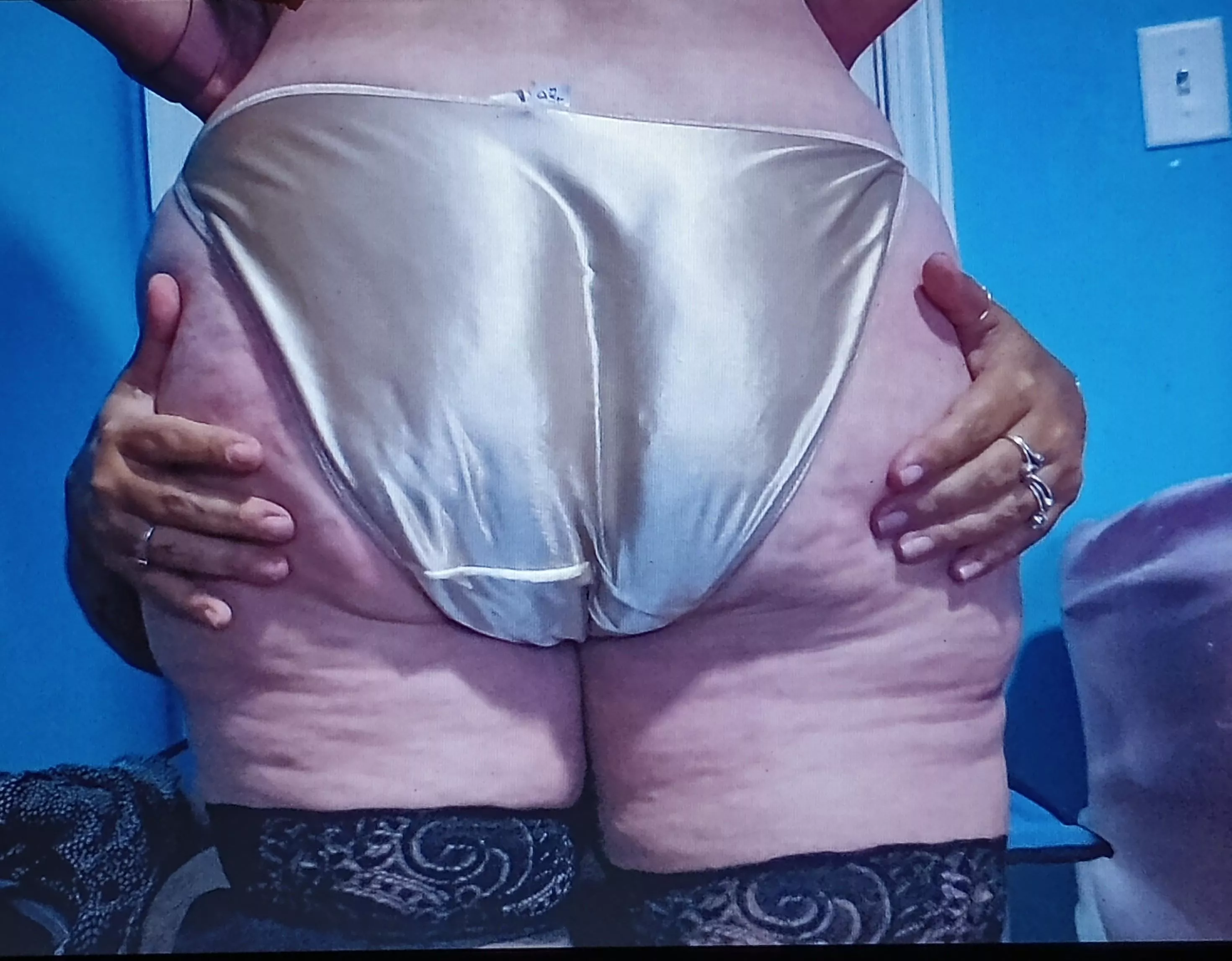 Cellulite In Vintage Cream Fullback Satin String Bikini/Panties