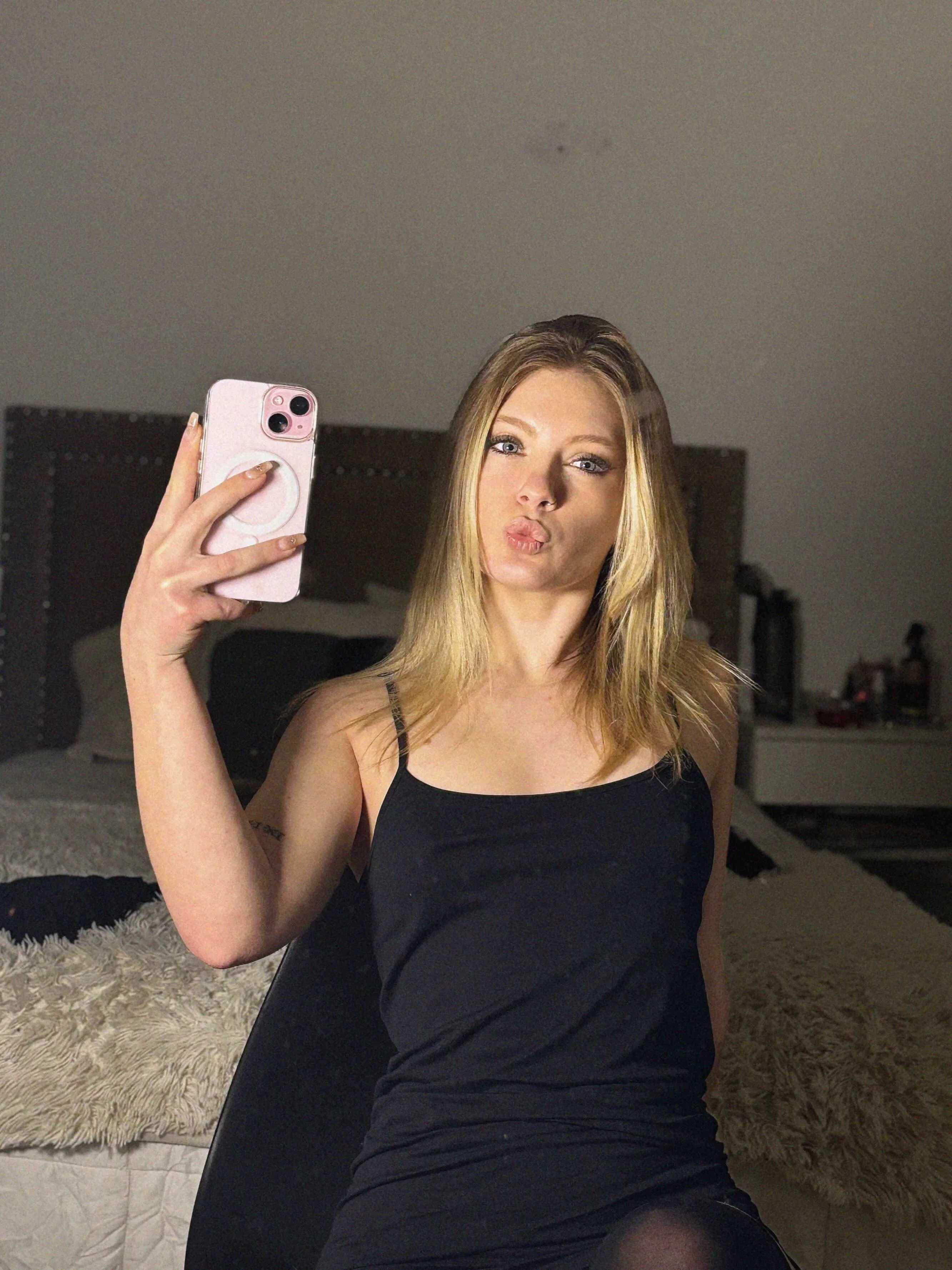 come and let's play Simon says 