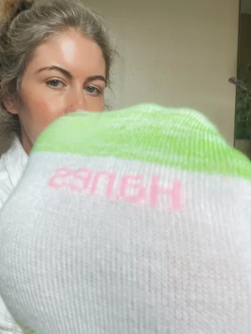 Come closer and sniff. 