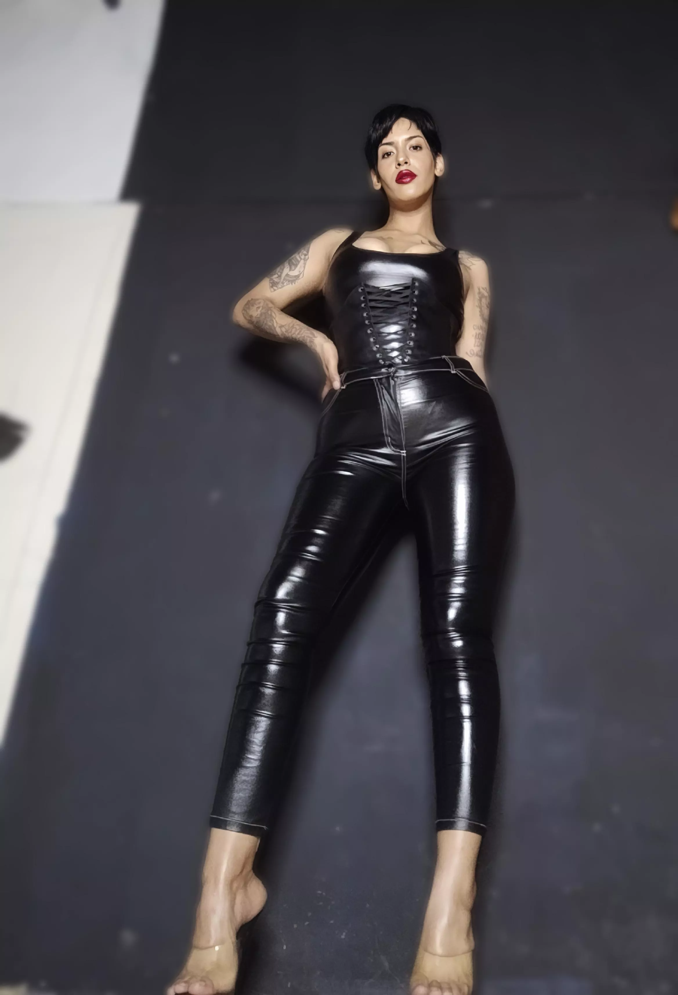 Come on. Be a good boy and lick my feet, otherwise you will be severely punished. Oh maybe that's what you're looking for 🫵🏼