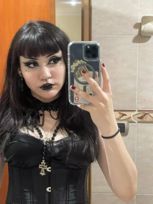 Come smear my makeup 