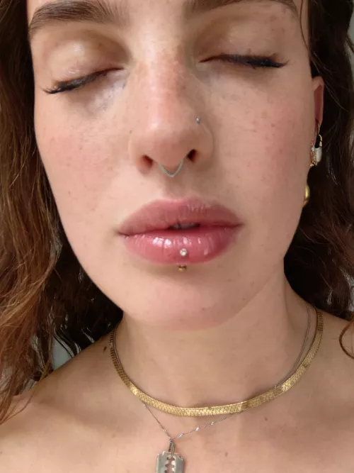 Decided to formally introduce my natural lips to the Reddit party 🥳 