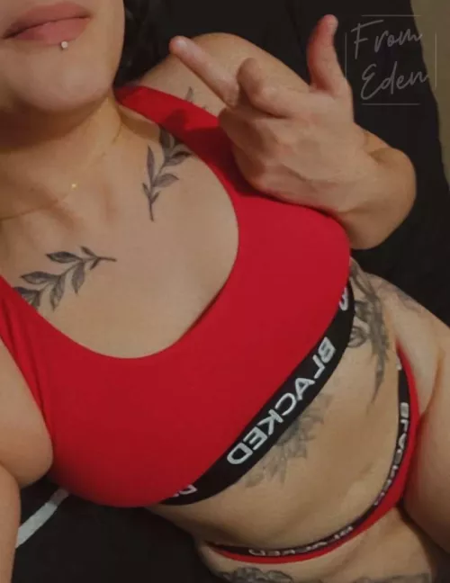 Does this look okay on me?