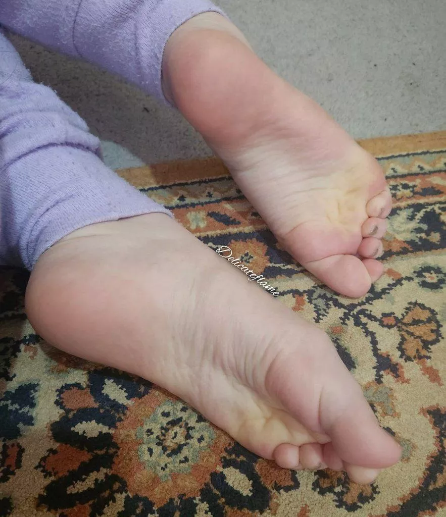 Don't stop staring at my feet 