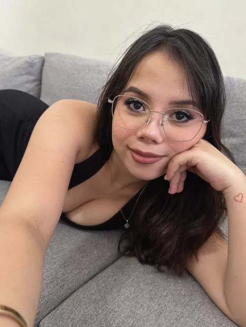 Dull weekend, anyone wants to stir things up and chat? 19F