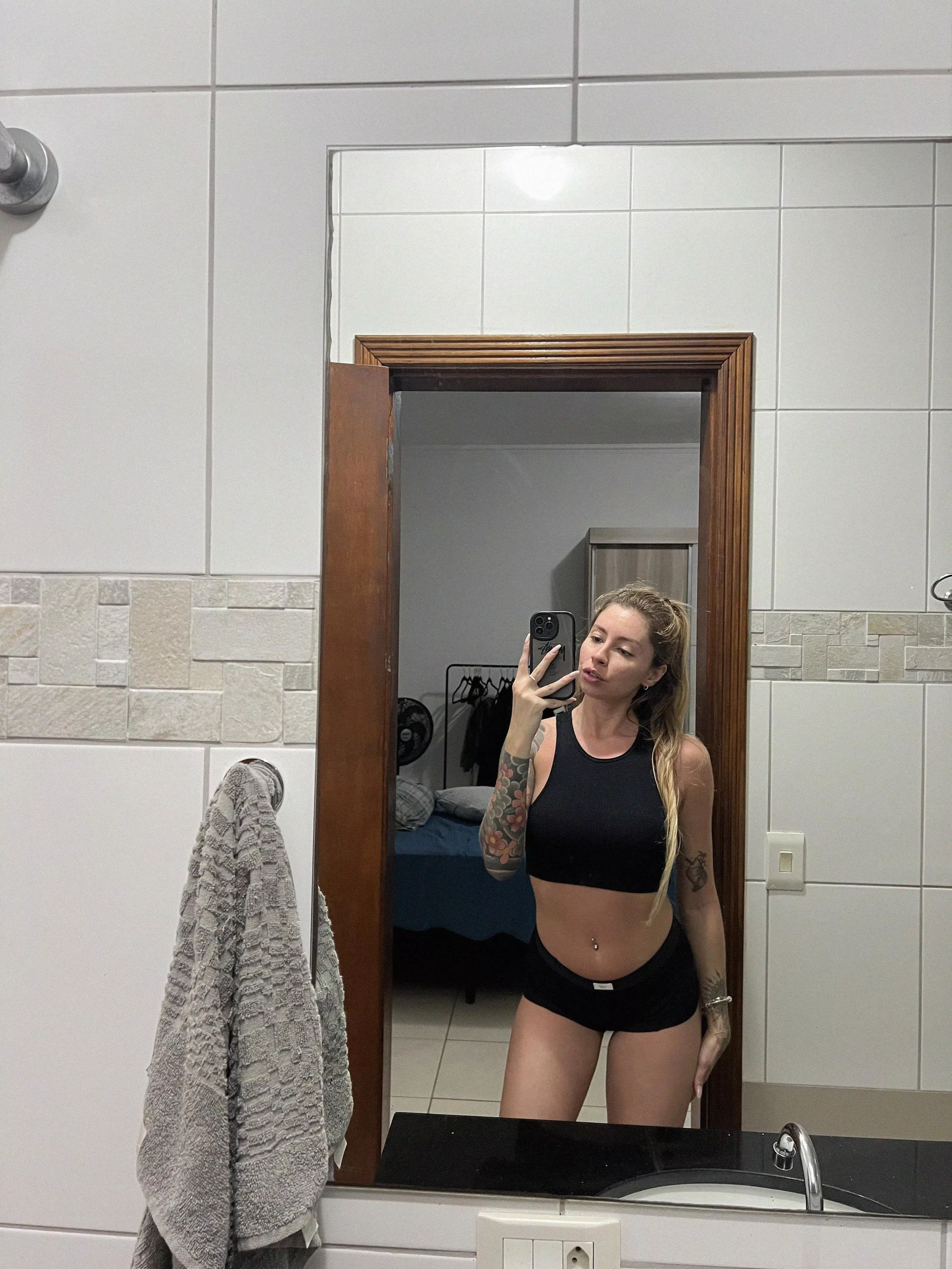 F4M, wanna warm the bed with me? 