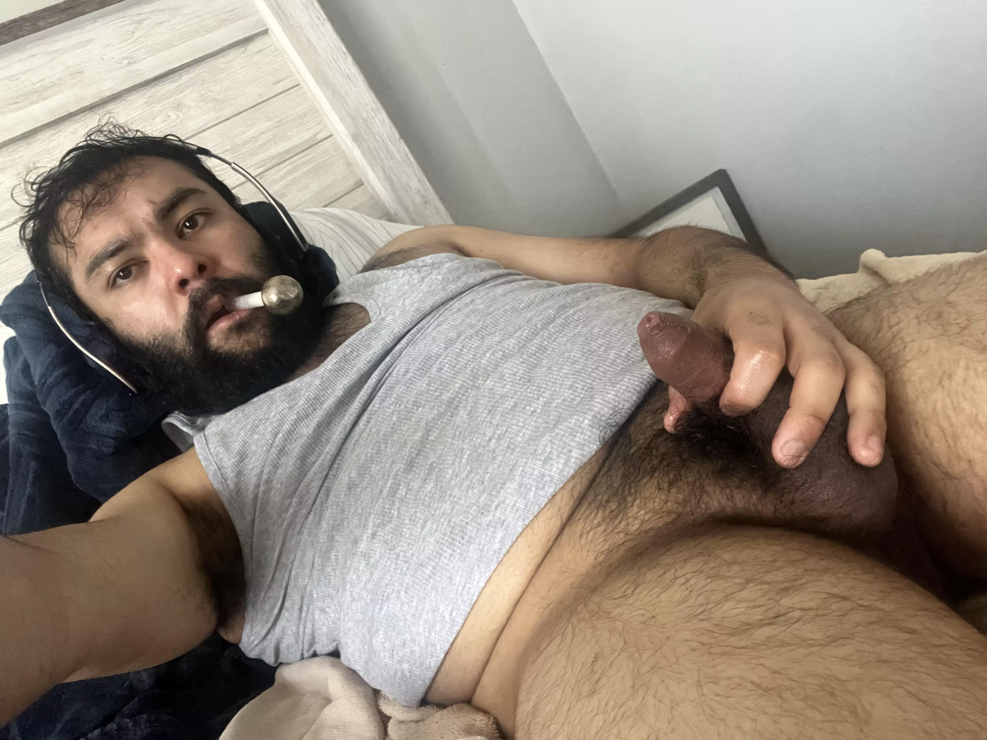 Fucked up piggy been smoking and playing with my tDick all night. Cum help me 🐷