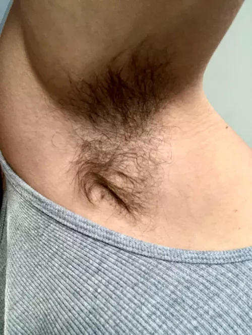 Fuckin addicted to my pit smell, they smell fantastic! 