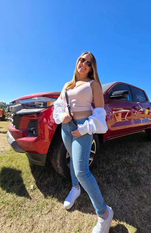 Fun fact: I lost my virginity in a threesome 