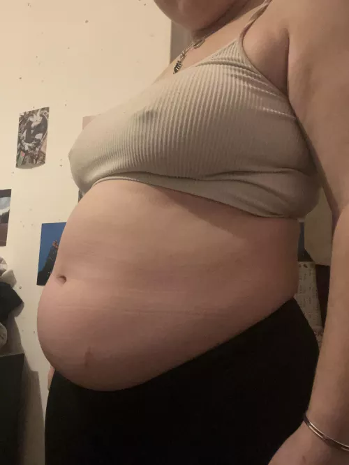 Gained a bit this week belly is so sensitive and sore to touch in places. Anyone else experienced this or know what it is ?? 💕💕