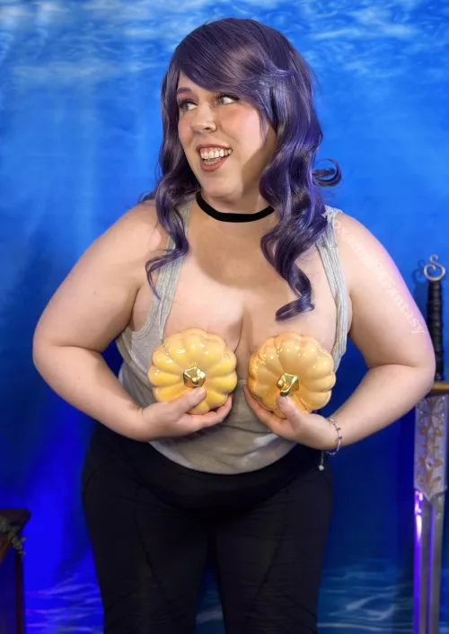 Get a glimpse of Abigail's golden pumpkins (Roxanna Meta) [Stardew Valley] [OC]