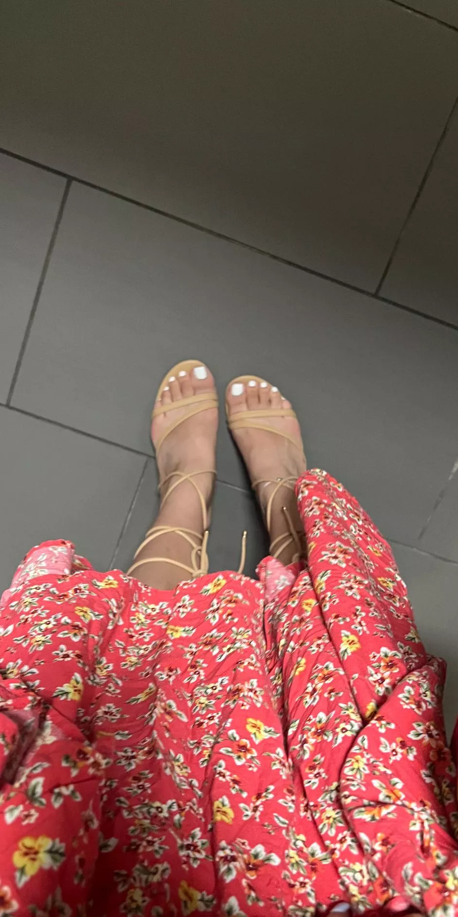 gf’s pretty toes 