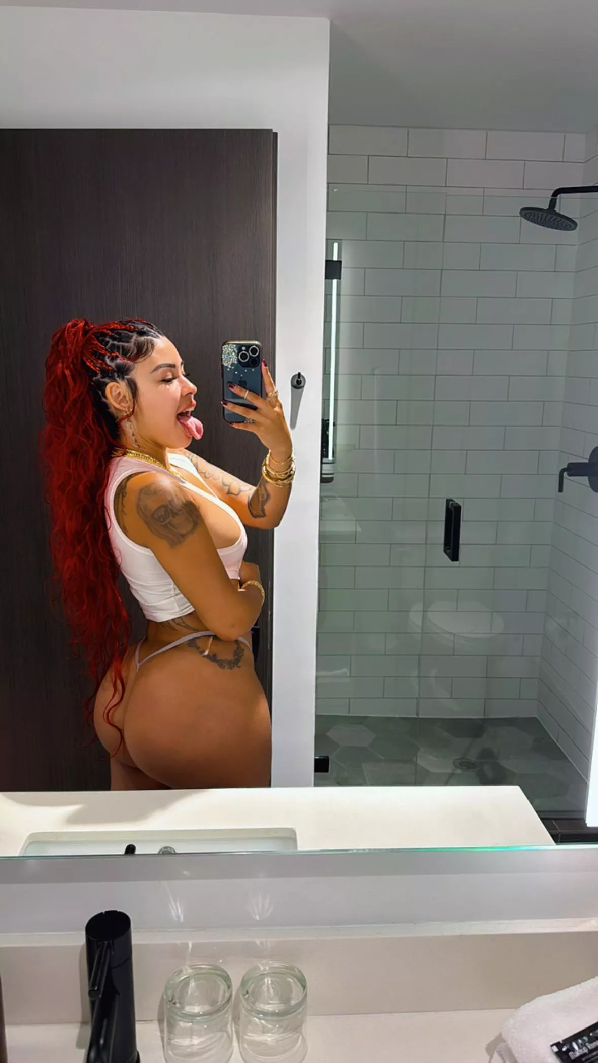 Give a girl some upvotes to help her out 😘