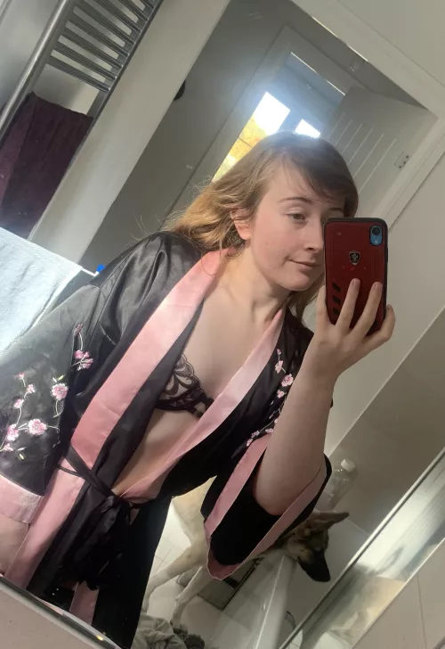 Going live, let’s see if you can get the right amount for me to take my gown off🤭