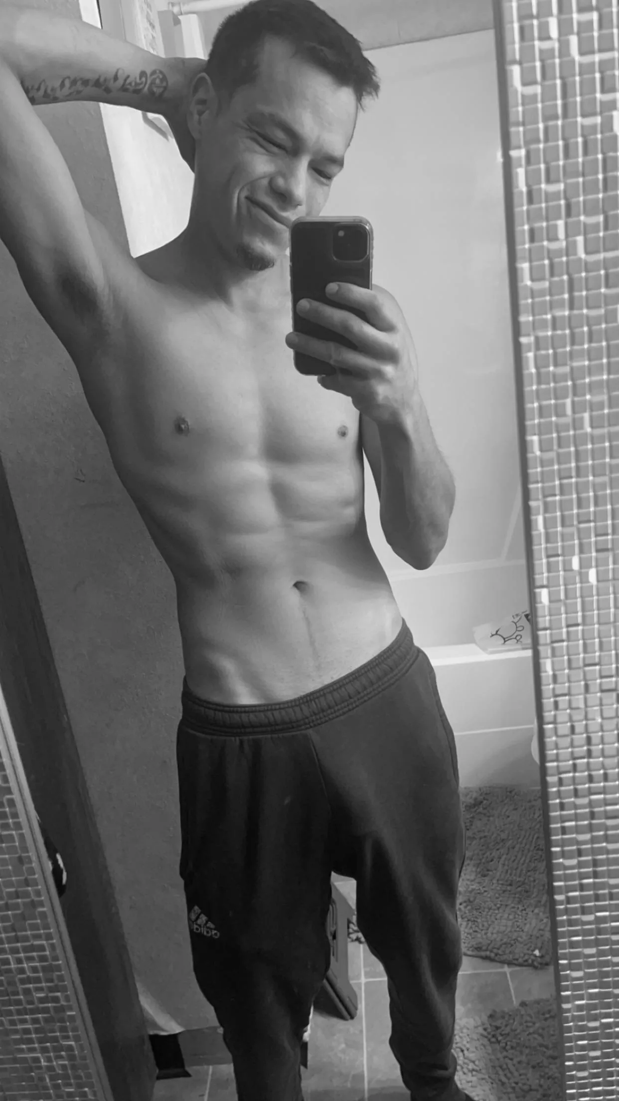 Gray sweatpants are in season 😉 