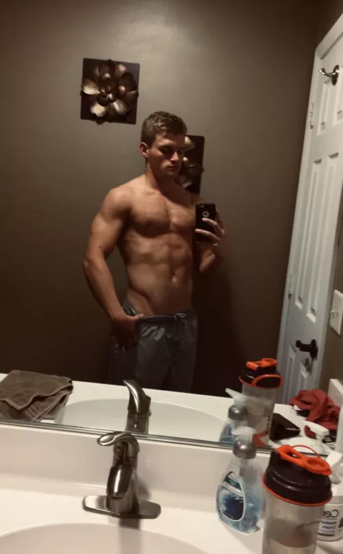 hopping in the shower after 🏋🏼