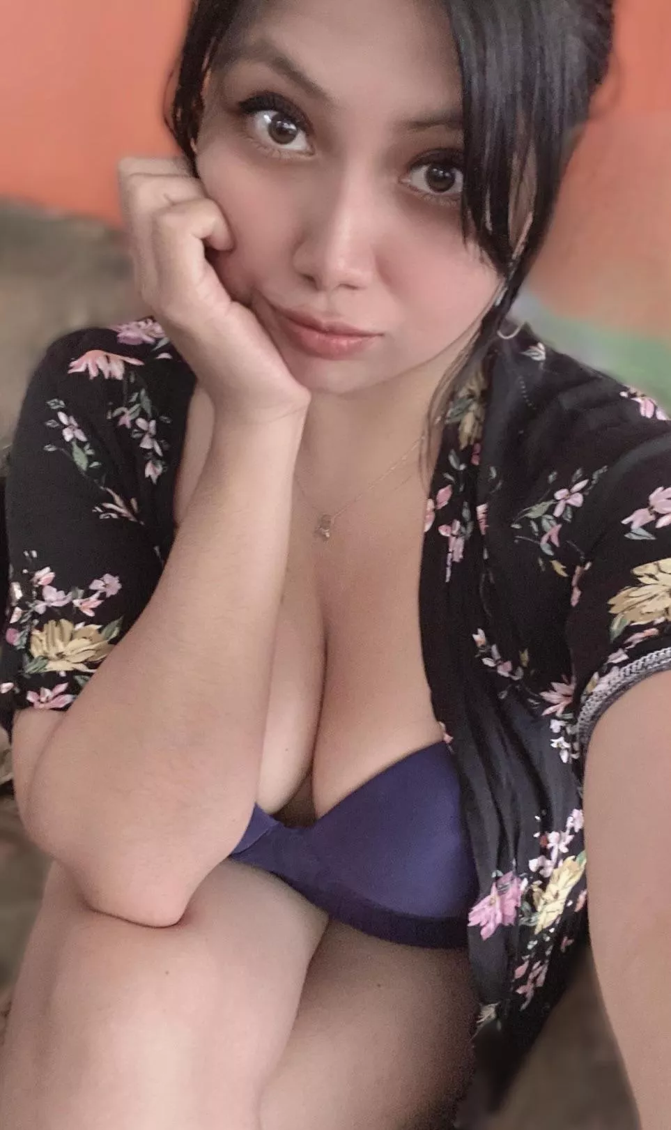 Hot weather means less clothes (f)