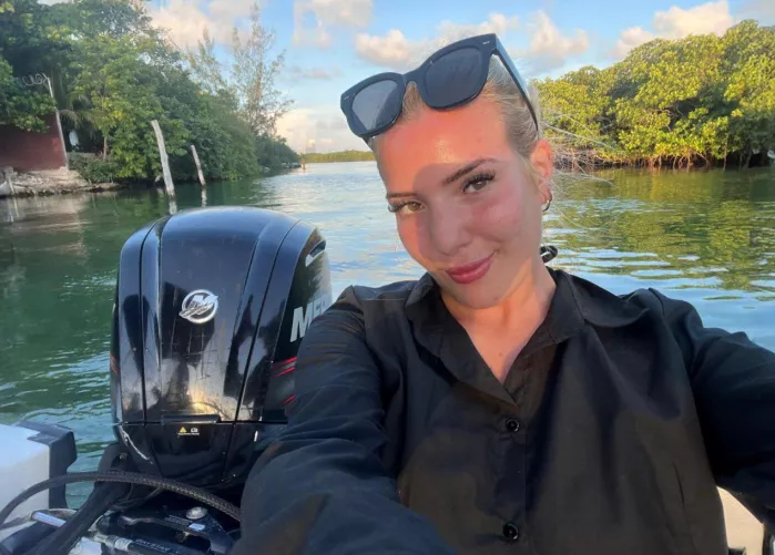 How do you keep a 19 F on her toes?