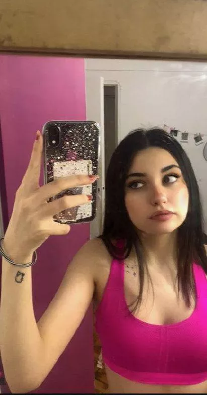 I am gonna pull my bra down 