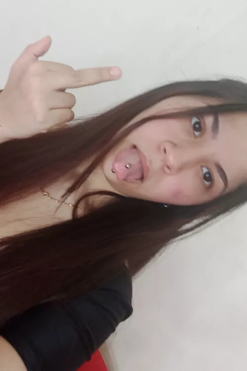 I like submissive boys who obey their Goddess.