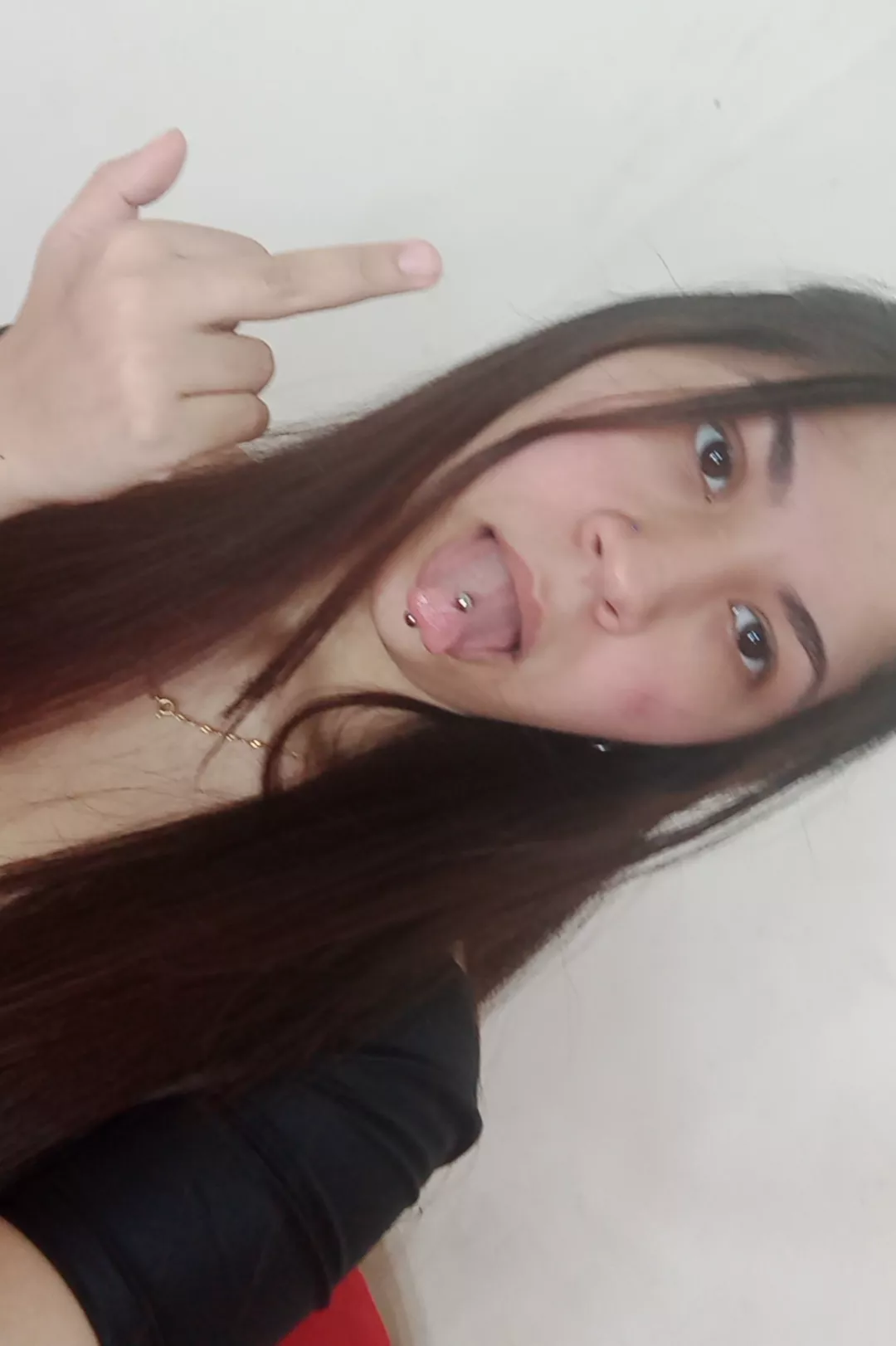 I like submissive boys who obey their Goddess.