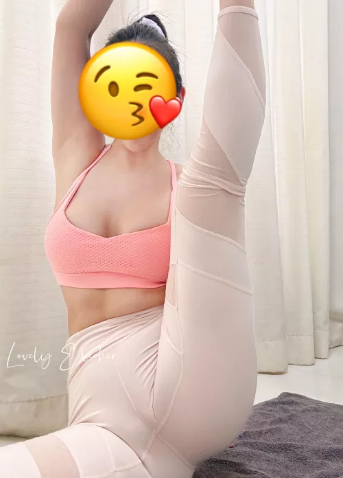 I like this yoga pants because can see my camel toe 😏