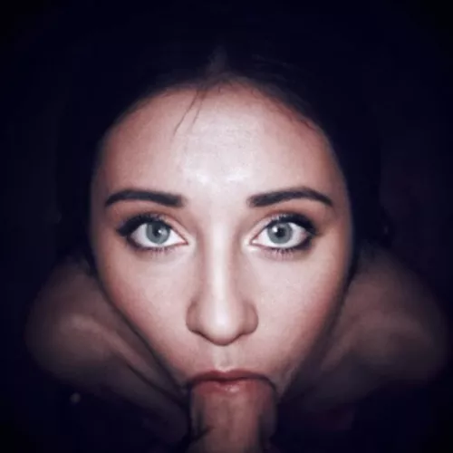 I love it to look into his eyes while sucking