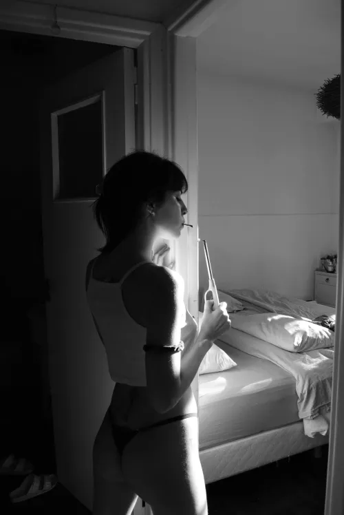 I smoke while you strip me