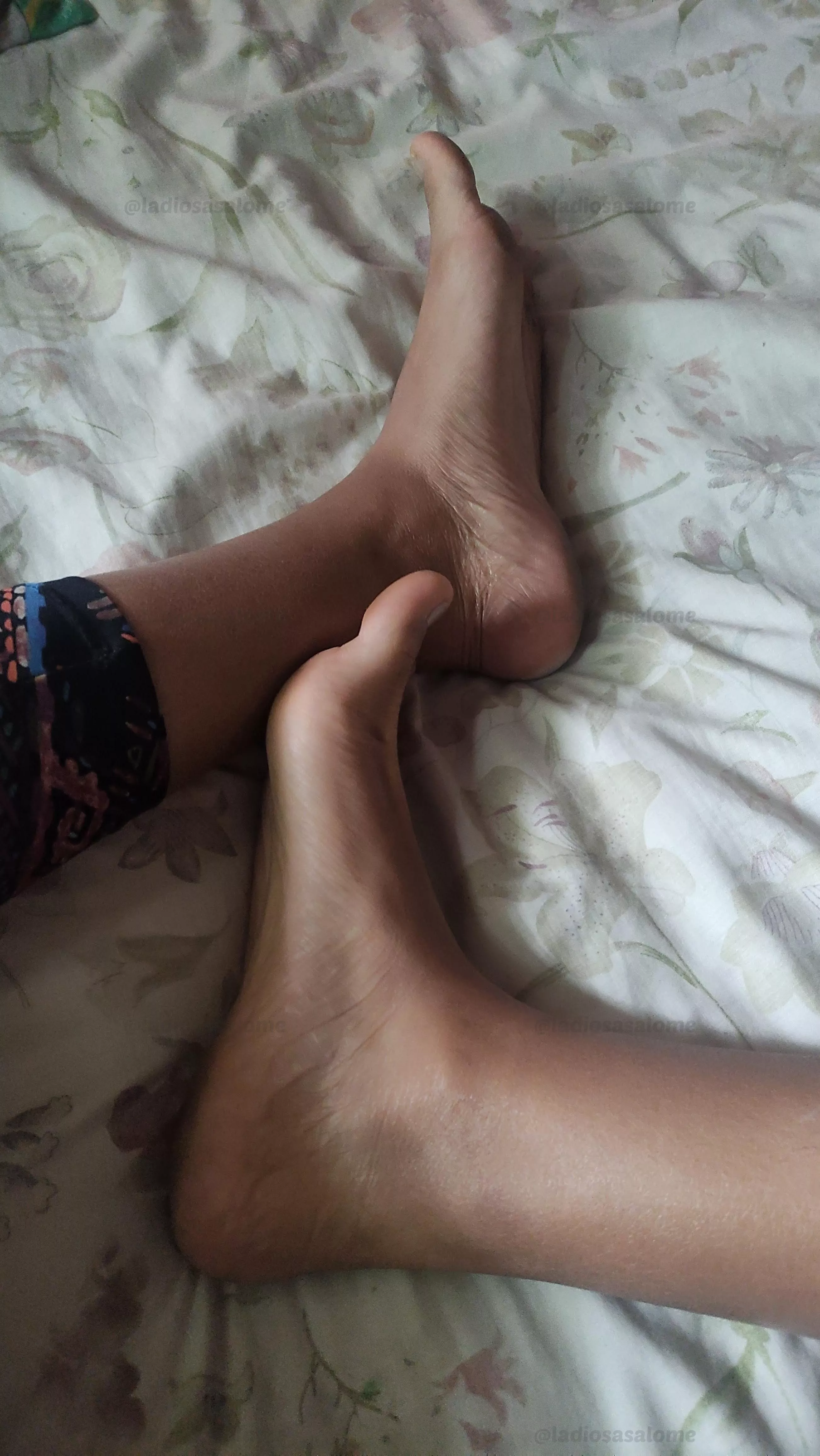 I thought my feet weren't pretty but I see that many people love them