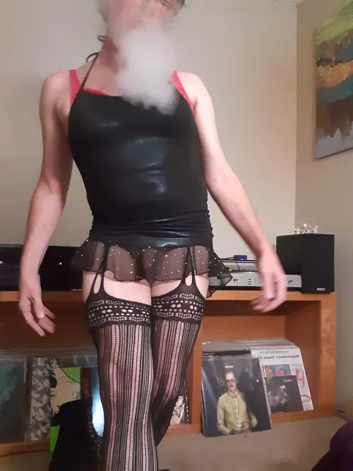 I want a party top to get me spun and fuck me on zoom...DMs open