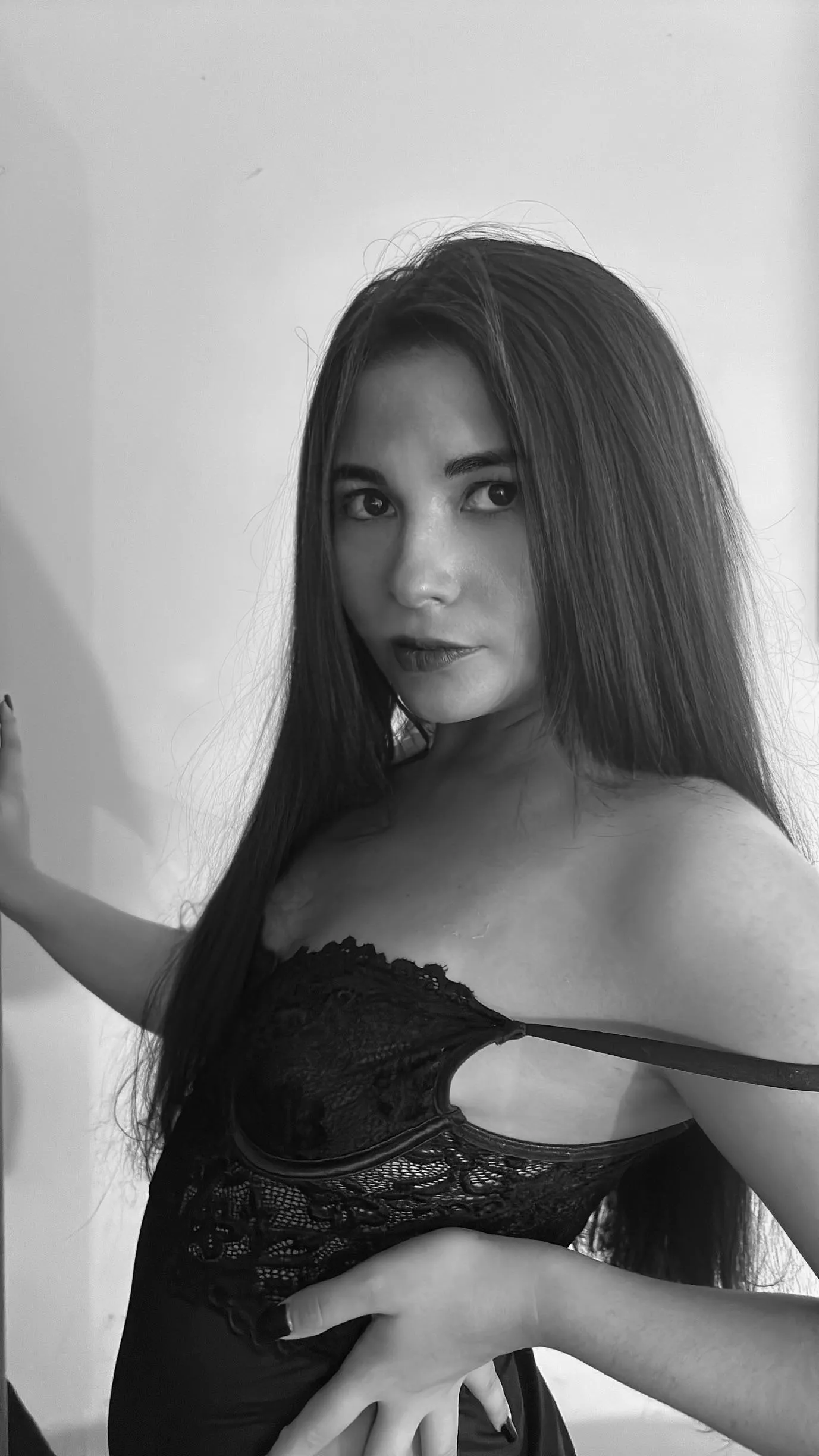 I’m craving those conversations that get me soaking wet… I need someone who knows how to spoil me just right. Can you be the one?