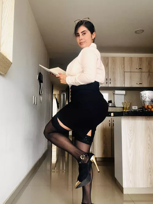 I'm your new secretary.